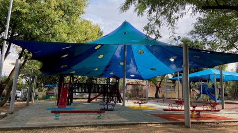 משמר איילון - הצללת גן השעשועים במרכז המושב.jpg