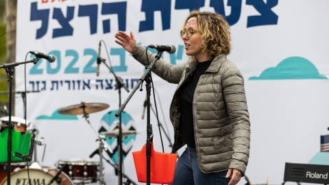 רותם ידלין ראשת המועצה בצעדת הרצל.jpeg