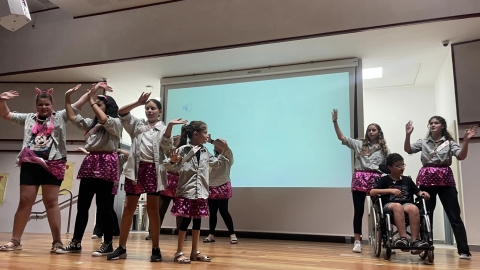 תמונה מתוך טקס סיום שנה של תנועת הנוער כנפיים של קרמבו1.jpg