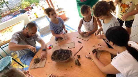 תמונה של ילדי הגנים מתוך פעילות בגן המדעי3.jpg