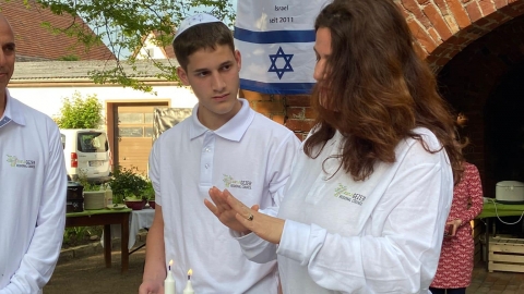 הדלקת נרות בגרימה.jpg