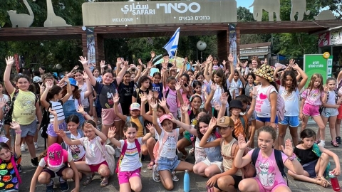 תמונה של מתתפי הקייטנה בטיול לספארי.jpg