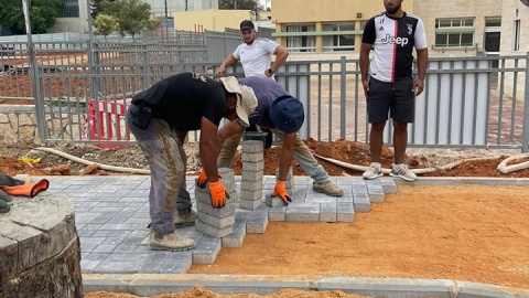 תמונה של  שיפוץ המדרכה בקרית החינוך.jpg