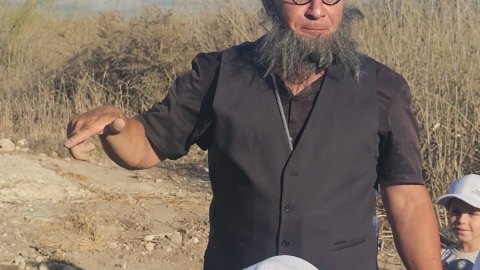 איש מחופש (2).jpg
