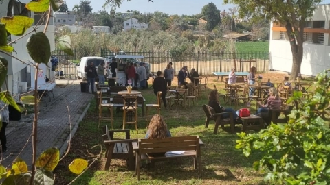 מתחם עגלת הקפה שהוקם בבית הספר.jpg