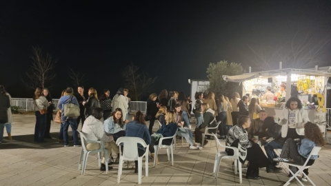 עגלת הקפה שהוקמה במרחב.jpeg