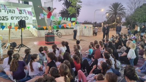 מופע קרקס ואקרובטיקה בהפנינג.jpg