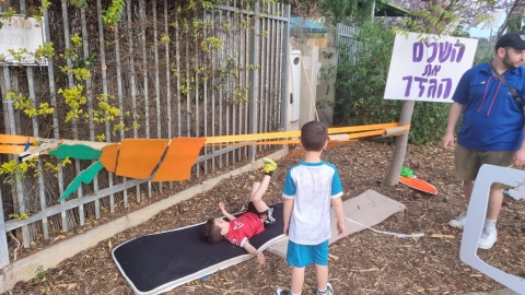 תחנת פעילות לילדים בהפניניג השלם את הגזר.jpg
