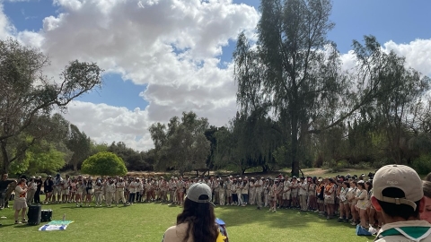 התקבצות של חניכי השבט בהתכנסות בוקר.jpg