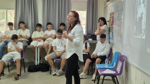 מפגש בגוף ראשון מול תלמידי תיכון הרצוג.jpg