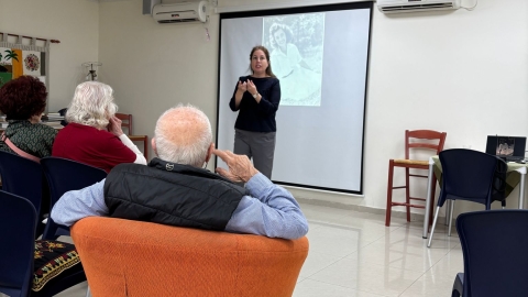 מפגש שנערך במועדון הוותיקים בסתריה.jpg