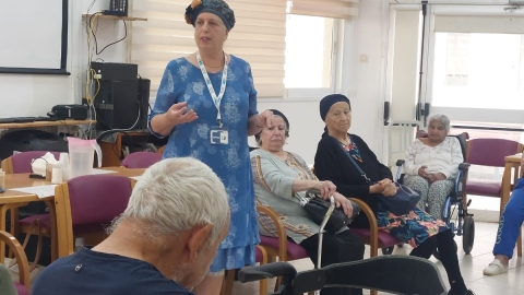 מפגש שנערך במועדון הוותיקים בבית חשמונאי.jpg