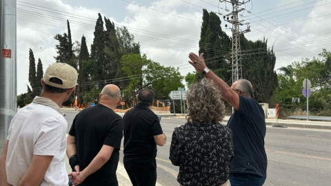 ראשת המועצה רותם ידלין והנציגים בסיור בשטח.jpeg