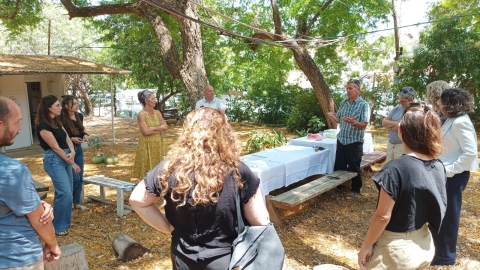 חצר היחידה הסביבתית במפגש חתימת אמנת החקלאות.jpeg