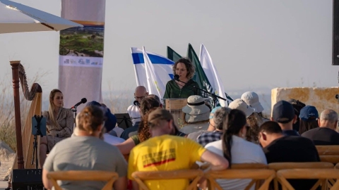 רותם ידלין ראשת המועצה נואמת בטקס הפתיחה.jpg