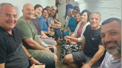 משתתפי האירוע במקלט בזמן האזעקה.jpg