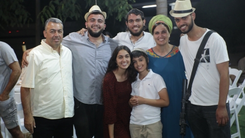 משה  אוחיון זל ומשפחתו.jfif