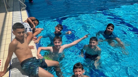ילדים בבריכה.jpg