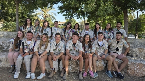 תמונה קבוצתית של חניכים בתנועת נוער.jpeg