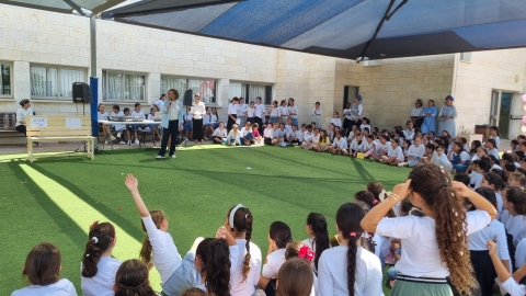 טקס פתיחת שנה בשלהבת בנות.jpg