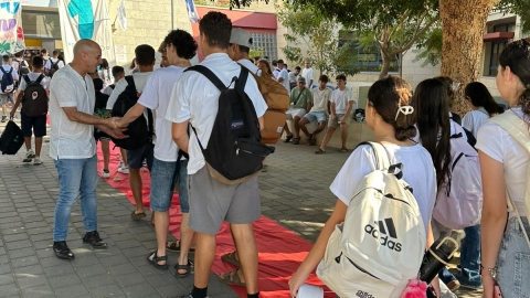 קבלת פנים בתיכון איתן שטיח אדום.jpg