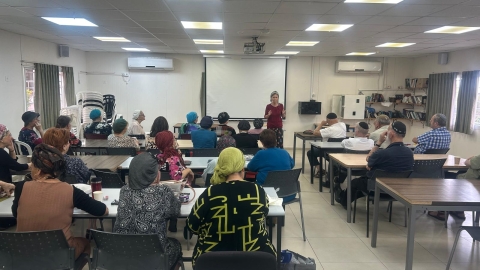 תלמידים ותיקים לומדים בכיתה בקריית החינוך שעלבים.jpg