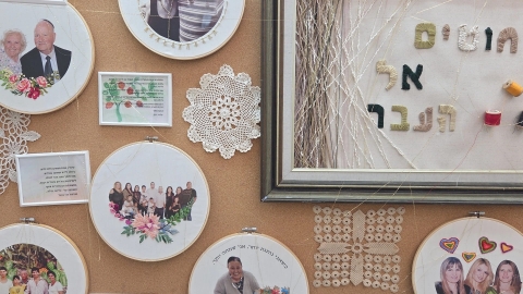 קלוז אפ על תמונות מהתערוכה.jpg