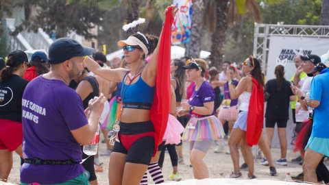 רוקדים במסיבה בחוות הרצל.jpg