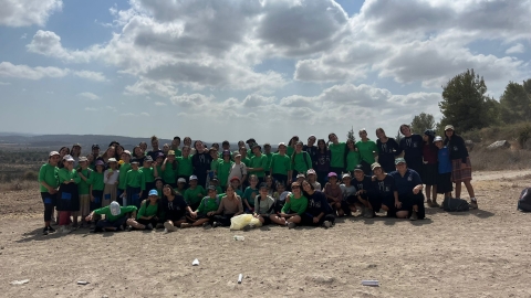 חניכות שעלבים נוף איילון בתמונה קבוצתית.jpg