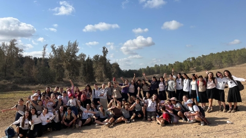 תמונה קבוצתית של חניכות.jpg
