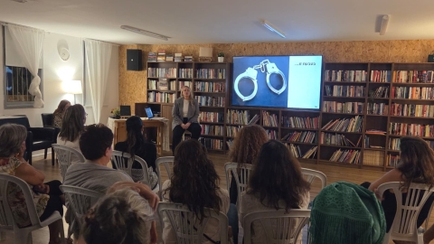 תמונה מתוך ההרצאה על המצגת יש תמונה של אזיקים.jpeg
