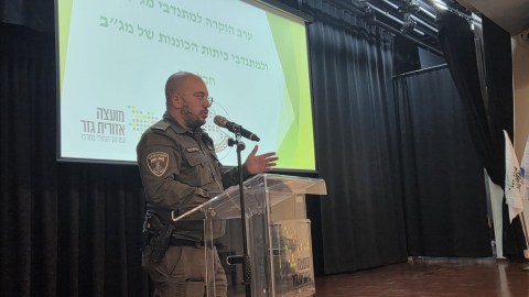 אורי חגג מבס בילו מדבר בערב.jpg