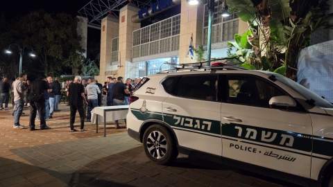 ניידת של משמר הגבול ברחבת האירוע.jpg