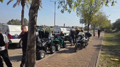 רוכבי טרקטורונים מקבלים דוח.jpg
