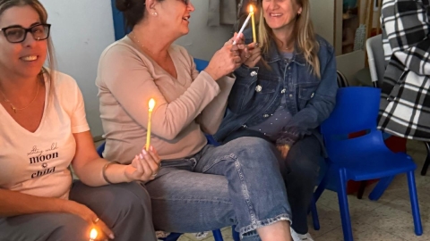 מעגל הדלקת נרות במפגש.jpeg
