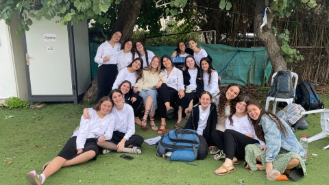 תמונה קבוצתית של חניכות מסניף אריאל.jpeg
