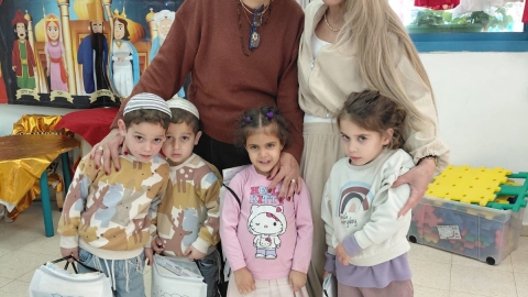 צוות עם ילדים והערכות.jpeg