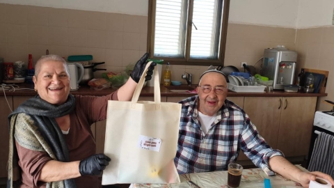 זוג שקיבלו את הערכה.jpeg