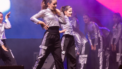 רקדניות גזר דאנס מופיעות.jpg