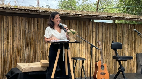 חן גורלניק רדיע סגנית מנהל אגף קהילה מנחה את האירוע.jpeg