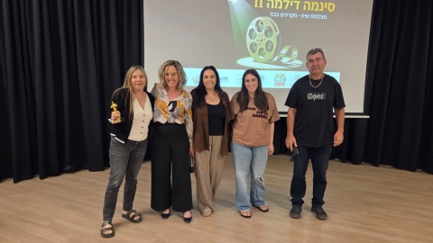 תמונה עם נציגי מחלקת הסעות שהגיעו להקרנה.jpeg