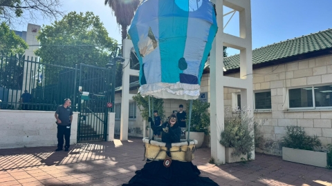 מיצג בהפנינג חג הספר.jpeg