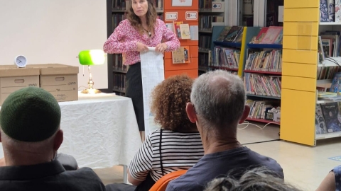 הצגה בחג הספר הארכיבאית.jpeg