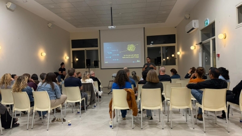 הרצאה על הנוער להןרים למתבגרים עם יניב ויצמן.jpg