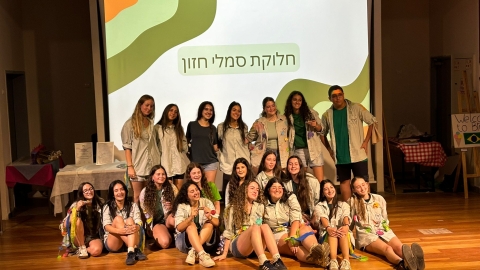 תמונה קבוצתית על הבמה.jpeg