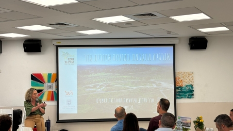 ראשת המועצה רותם ידלין מדברת.jpg