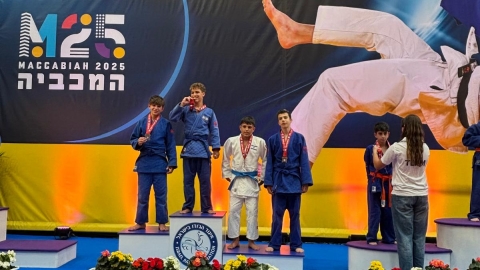 ספורטאי שלוחת בית חשמונאי באליפות על הפודיום.jpeg