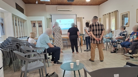 משתתפים בסדנת פסיכודרמה.jpg