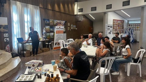 פעילות משחקי קופסה עם נכדים.jpeg
