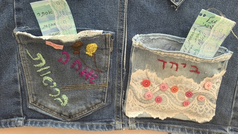 כיסים מהתערוכה.jpg
